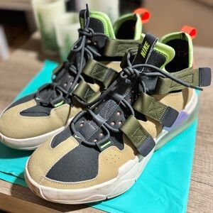 Nike Air Edge 270 khaki and Black Sneakers with Green Accents